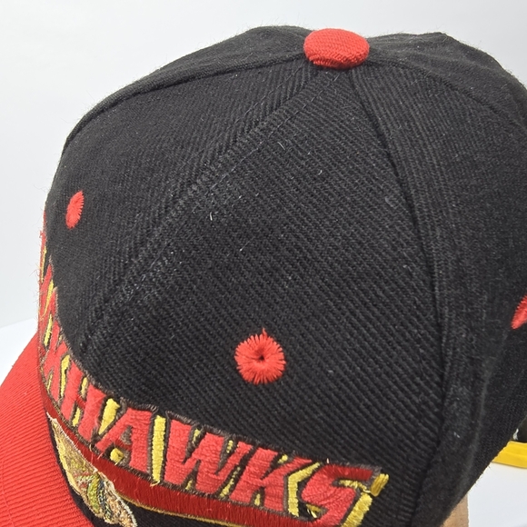 Vintage 90’s Logo Athletic Chicago Blackhawks NHL Big Spellout And Logo - Picture 11 of 11